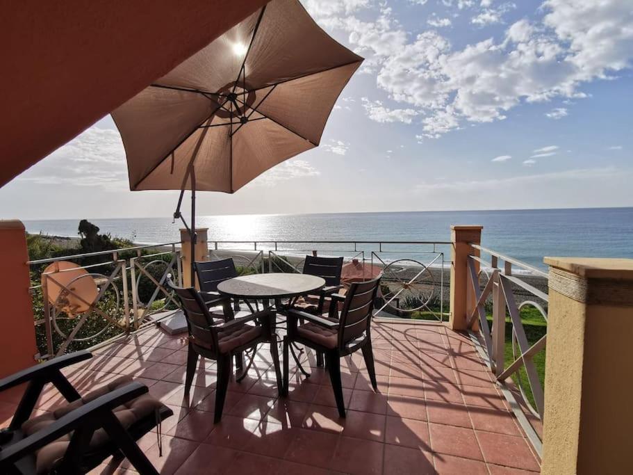 Exclusive Beachfront Penthouse 阿尔马亚特阿尔托 外观 照片